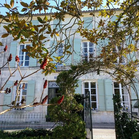 Quai Des Fleurs Bed & Breakfast Saint-Savinien Екстериор снимка