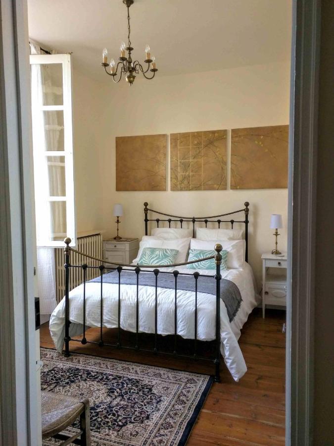 Quai Des Fleurs Bed & Breakfast Saint-Savinien Екстериор снимка