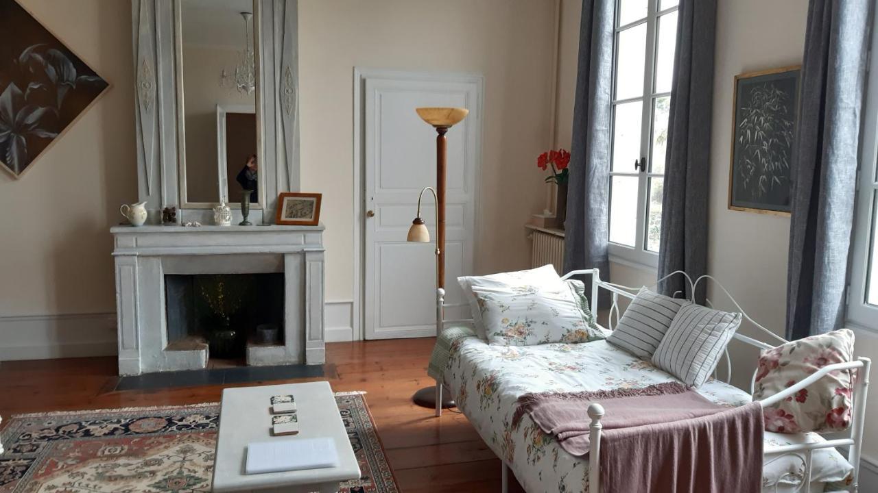 Quai Des Fleurs Bed & Breakfast Saint-Savinien Екстериор снимка
