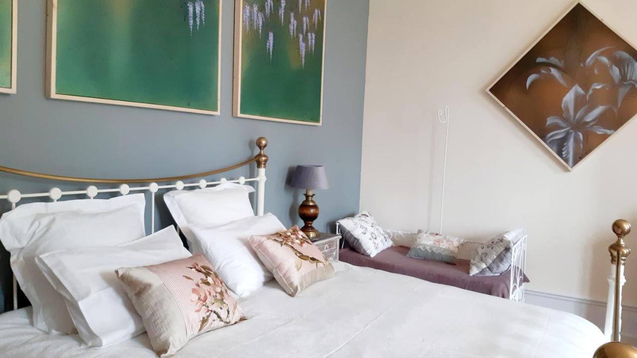 Quai Des Fleurs Bed & Breakfast Saint-Savinien Екстериор снимка